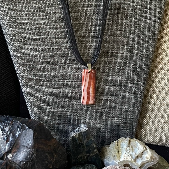 Carnelian Agate Pendant 1 1/2x3/4”. Natural Stone. Makes for a beautiful gift. - Picture 5 of 10
